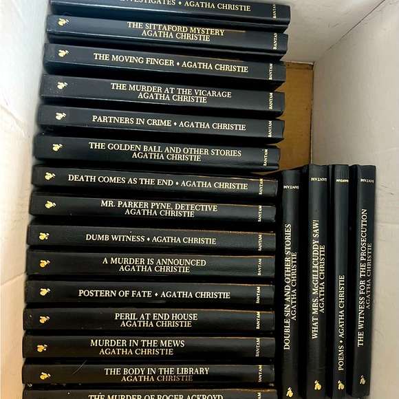 The Agatha Christie Mystery Book Collection - Picture 1 of 6